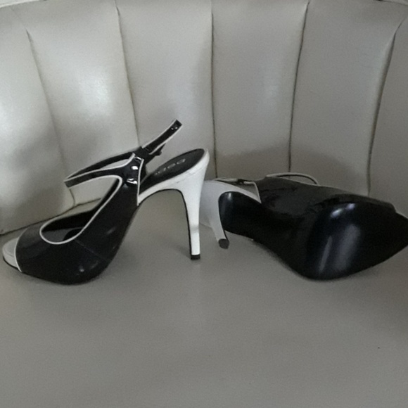 Women's sandals - Picture 2 of 3